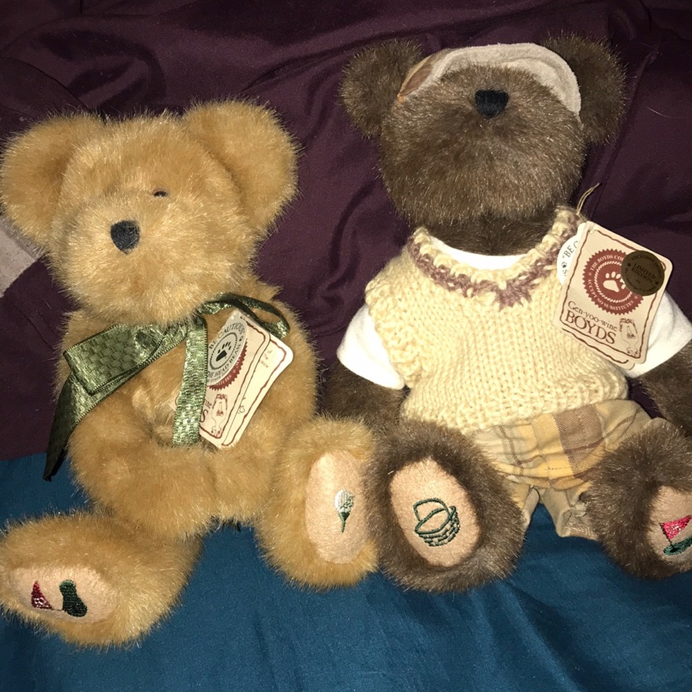 2 Boyd’s Bears